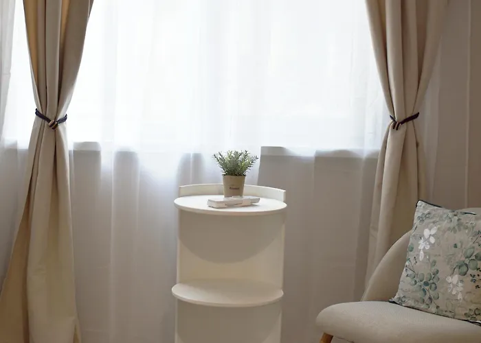Boutique 2-bedroom Downtown 公寓 *