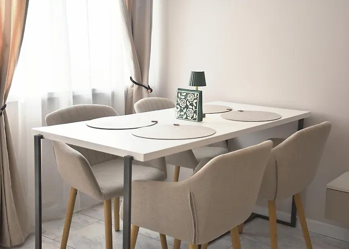 Boutique 2-bedroom Downtown 布尔加斯