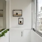 Luxury Boutique 2-bedroom Downtown Апартаменты *