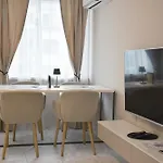 Luxury Boutique 2-bedroom Downtown Апартаменты