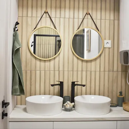 Luxury Boutique 2-bedroom Downtown בורגאס