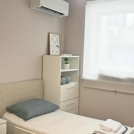 Luxury Boutique 2-bedroom Downtown דירה