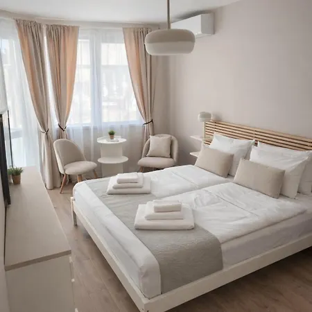 Luxury Boutique 2-bedroom Downtown דירה *