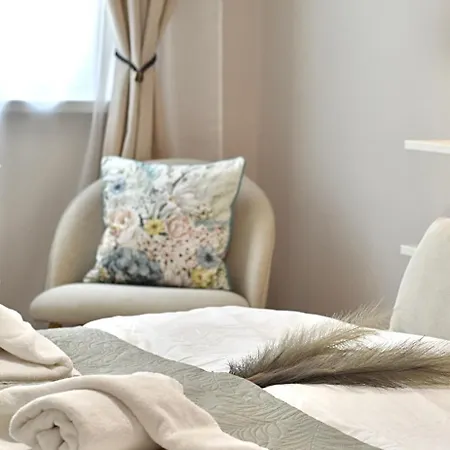 Luxury Boutique 2-bedroom Downtown דירה *