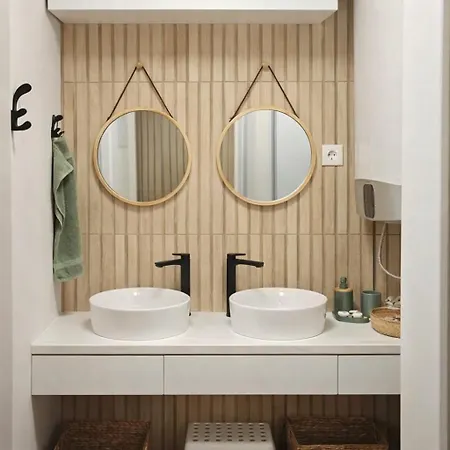 Luxury Boutique 2-bedroom Downtown דירה