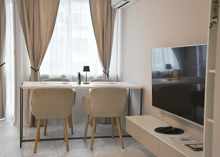 Boutique 2-bedroom Downtown Apartament